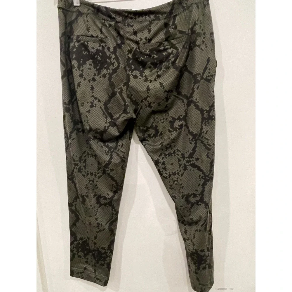 Lululemon Womens‎ On the Fly Jogger 10 Green Snakeskin Athleisure Tapered Pant